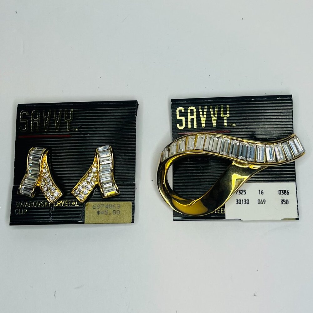 Savvy Jewelry Set Featuring a Gold-tone Brooch and a Pair of Clip Earrings